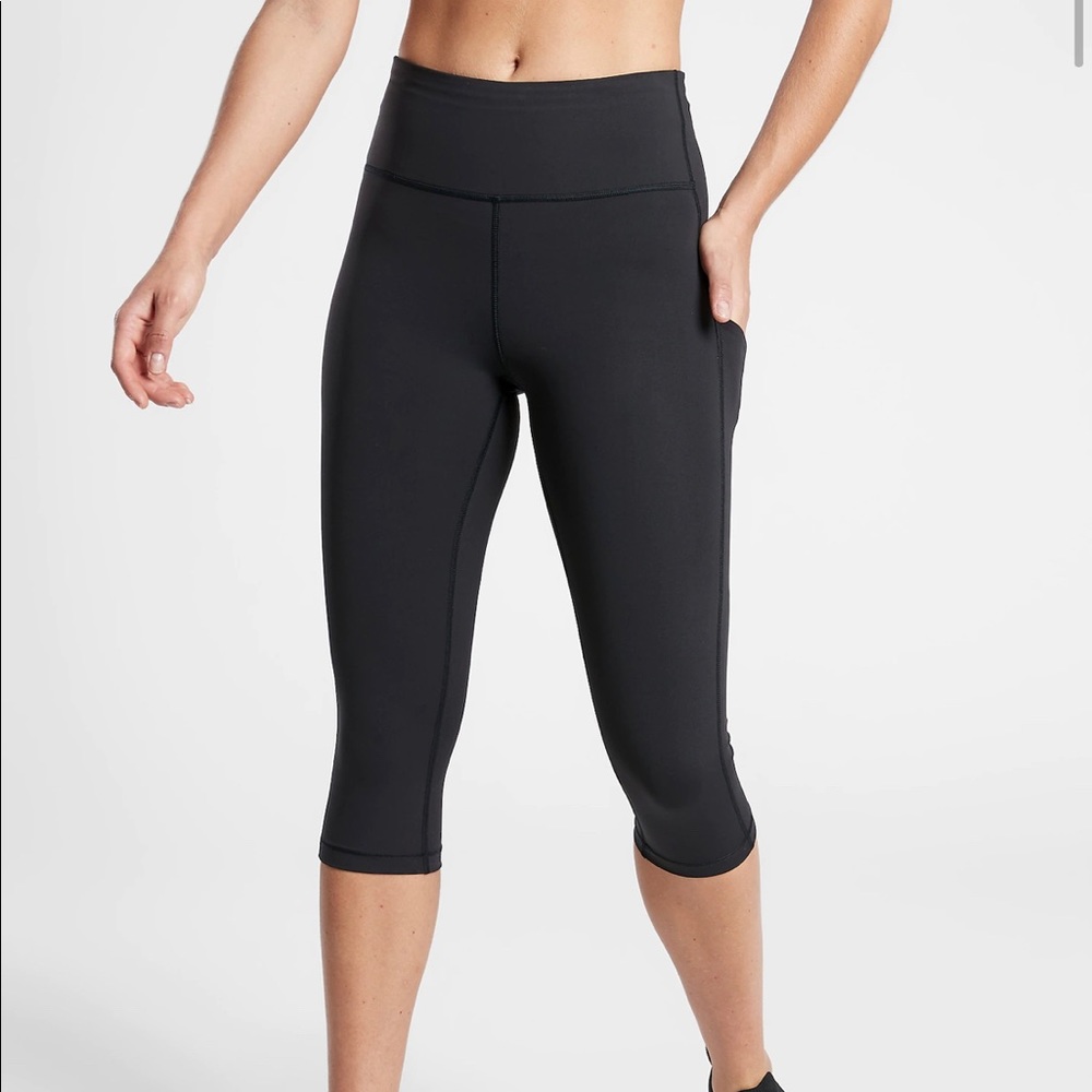 Athleta Ultimate Stash Pocket Crop
